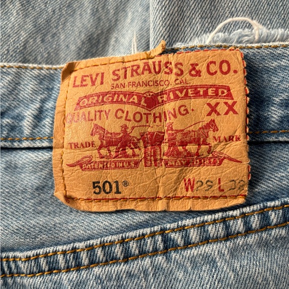 Levi’s Rare Vintage Light Wash 2004 Buttonfly 501  Straight Leg Distressed Jeans - Picture 12 of 12